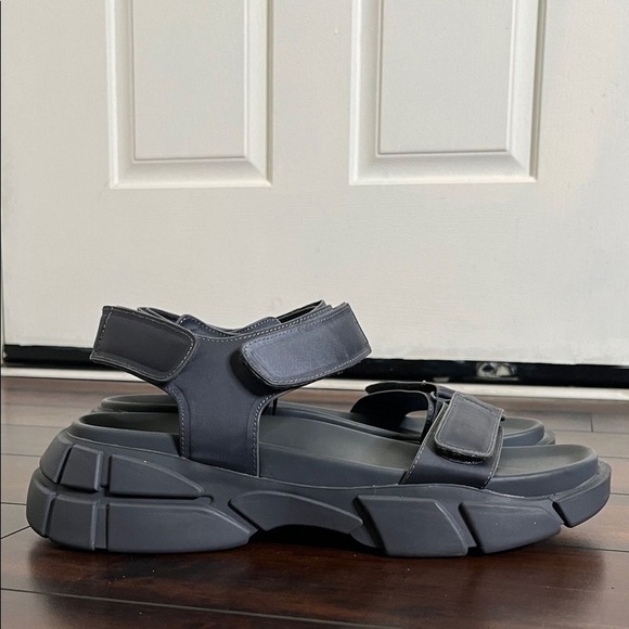 Zara Women's Hook and Loop Closure Chunky Platform Grandad Sandals size 41 NWT - Picture 3 of 12